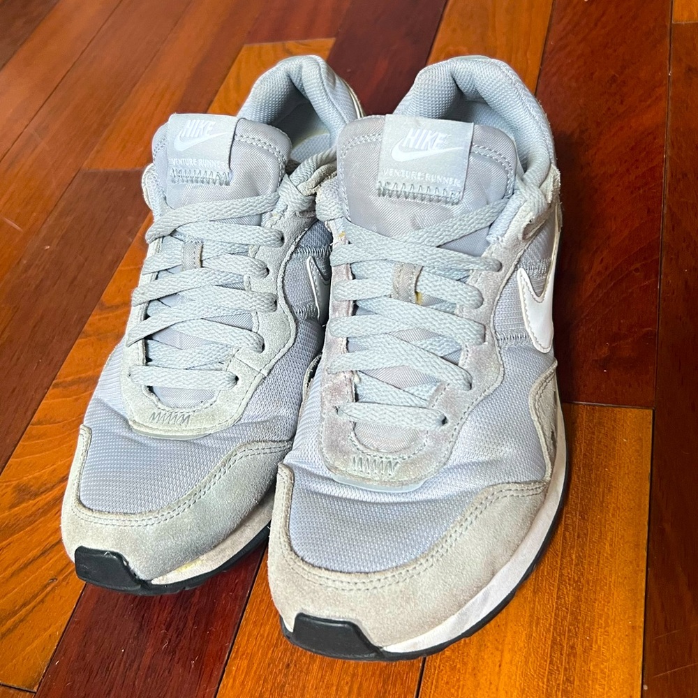 Nike Venture Runner (Gray) Mens 8/Women’s 9.5
